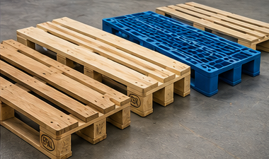 Différents types de palettes, notamment palettes Euro, palettes en bois, palettes en plastique et plateformes logistiques de fret